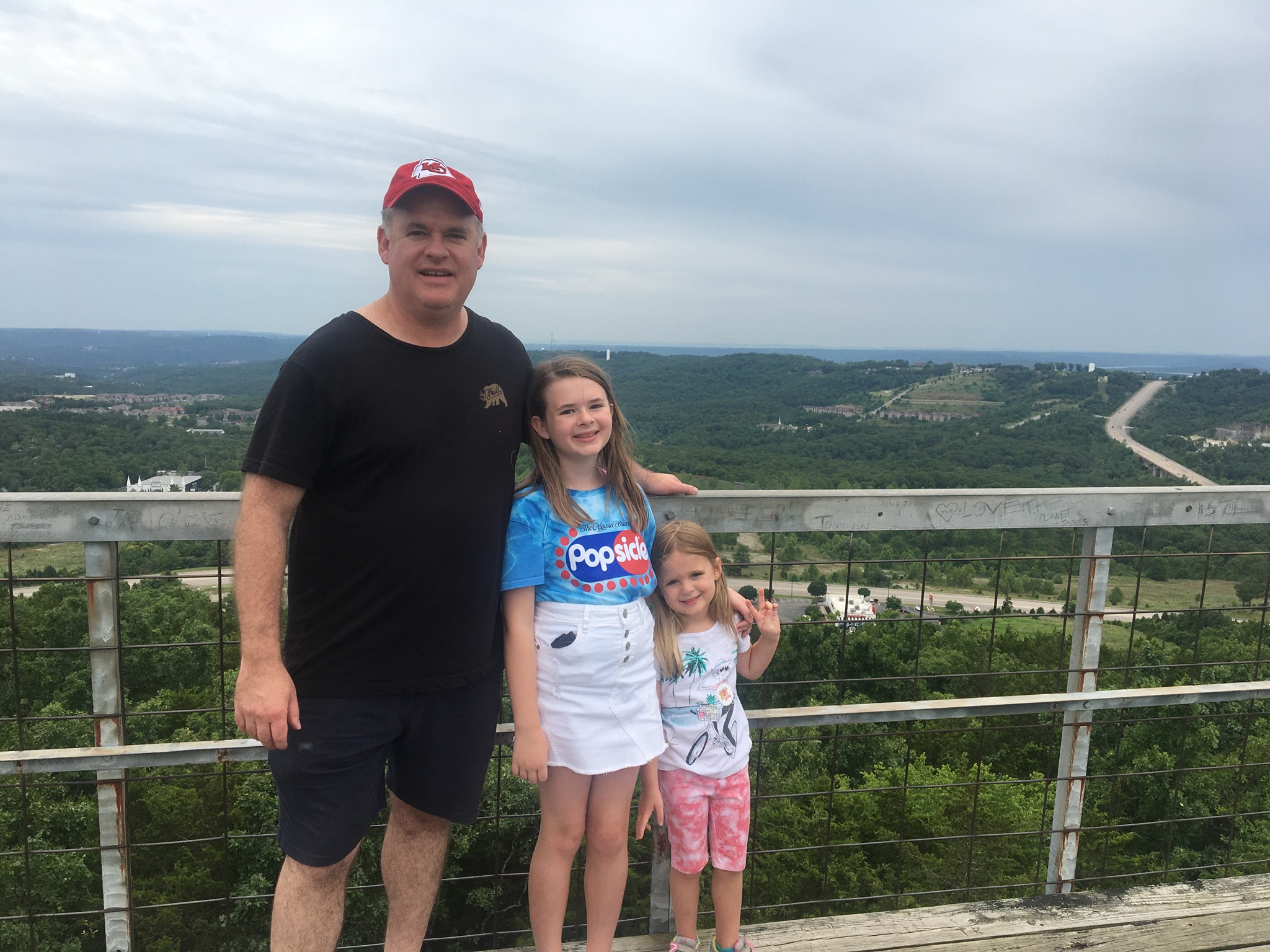 Holmes Osborne with his daughters in Branson, Missouri